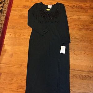 NWT MAGGIE LONDON LONG DRESS